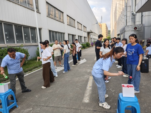 图5 运球接力赛.jpg